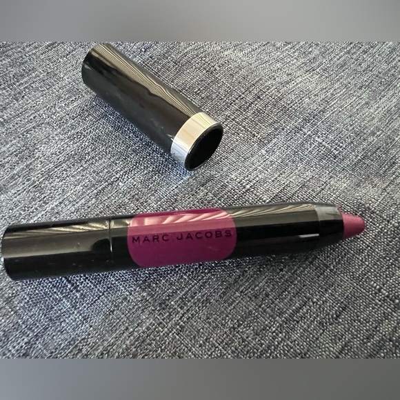 Marc Jacobs Plum N Get It #360 Lipstick Click Cap FREE LIP LINER W $10 PURCHASE - Picture 1 of 4